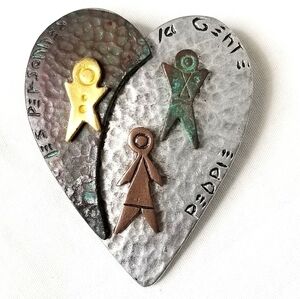 Vintage Liz Claiborne LCI Metal Heart Brooch Pin "les personnes la gente people"